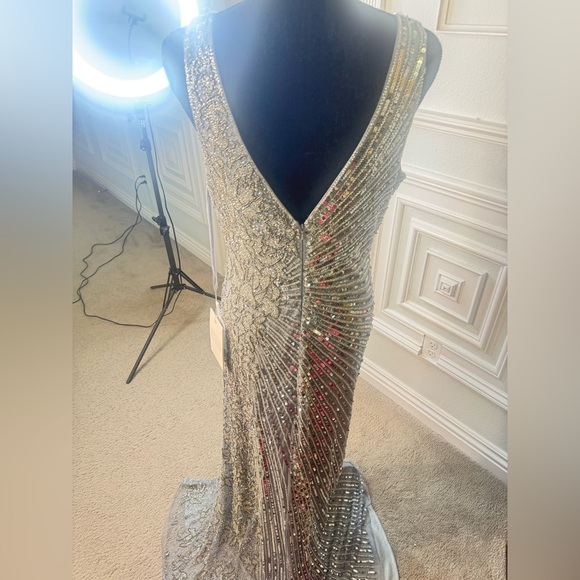 Silver Beaded Floral Sleeveless Gown - Picture 8 of 17